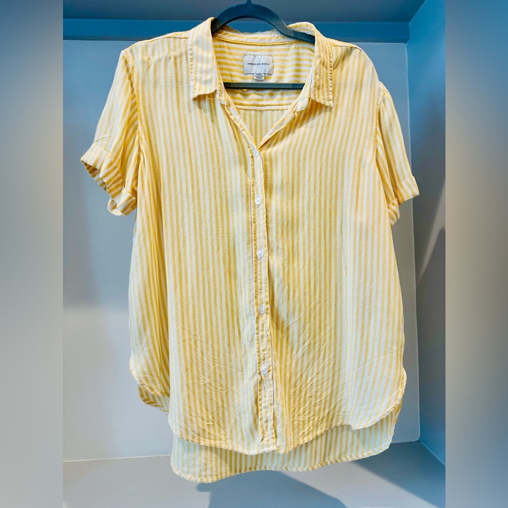 American Eagle Short Sleeve Button Down